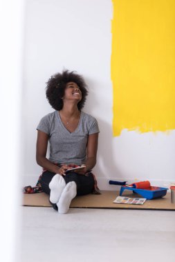 Afrikalı-Amerikalı kadın ressam 