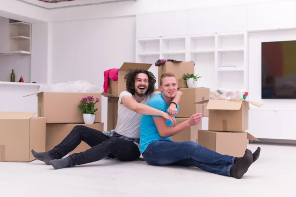 Vrolijke jonge homo paar — Stockfoto