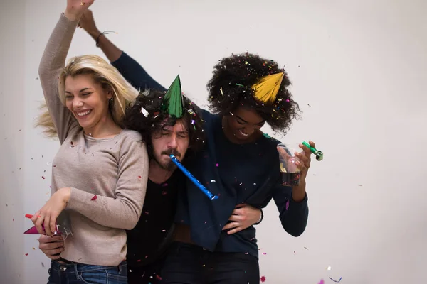 Confetti partij multi-etnische groep mensen — Stockfoto