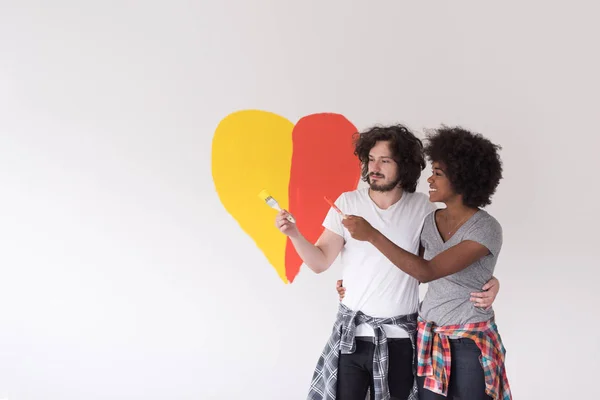 Couple avec coeur peint sur le mur — Photo
