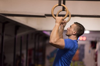 daldırma egzersiz yapan erkek