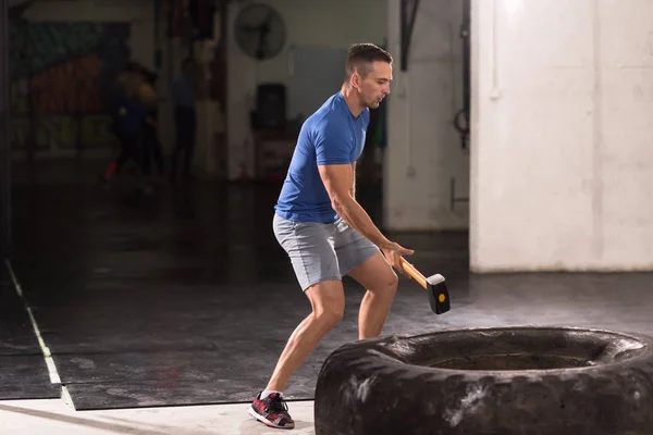 Young muscular workouting man — Stock Photo, Image