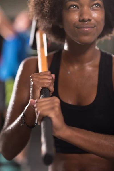 Mujer negra después del entrenamiento con martillo —  Fotos de Stock