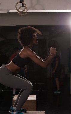 siyah bayan sporcu 
