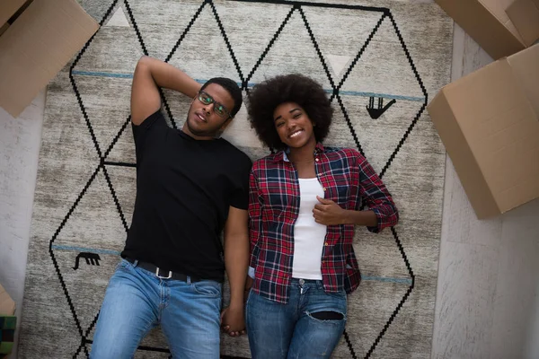 Vue du dessus de attrayant jeune couple afro-américain — Photo