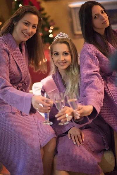 Meninas têm despedida de solteiro — Fotografia de Stock