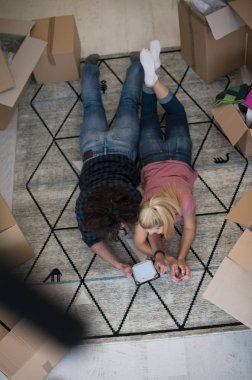 Çekici genç çiftin Üstten Görünüm