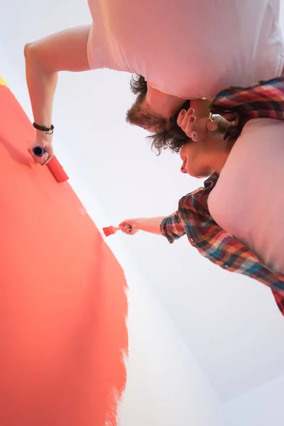 Couple painting interior wall — Stock Photo, Image