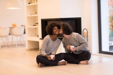 Genç romantik çok ırklı Çift 