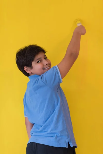 Portrait de jeune garçon heureux — Photo