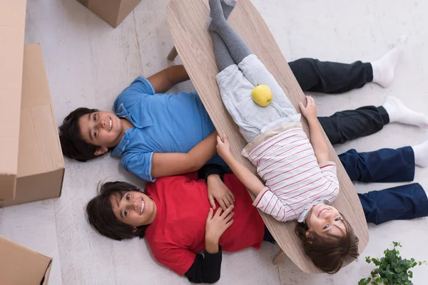 Boys with cardboard boxes around them top view — Stock Photo, Image