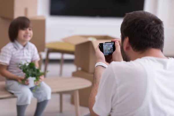 Photoshooting med kid modell — Stockfoto
