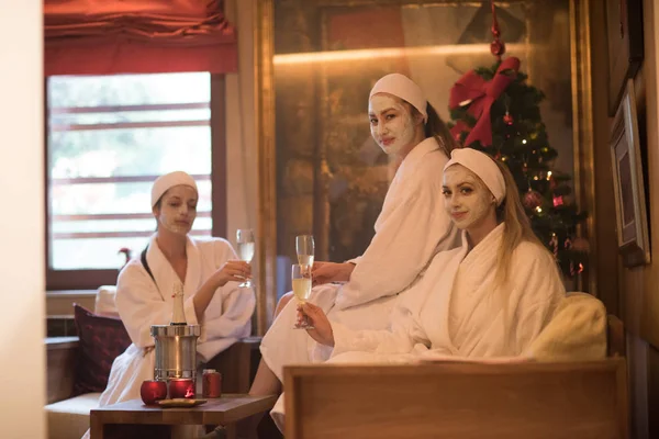 Meninas têm despedida de solteiro — Fotografia de Stock