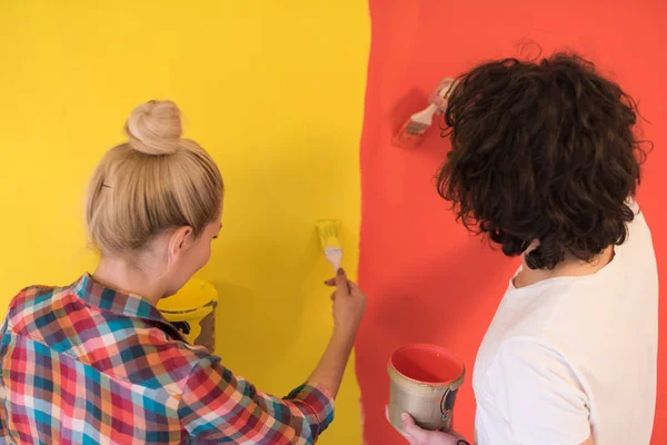 Pareja pintura interior de la pared — Foto de Stock