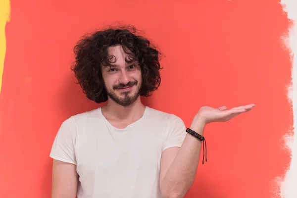 Jovem com cabelo engraçado — Fotografia de Stock