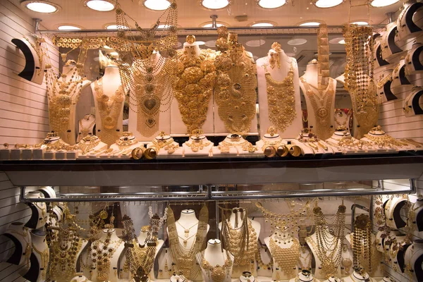 Gold jewelry in the shop window — Stock Photo, Image