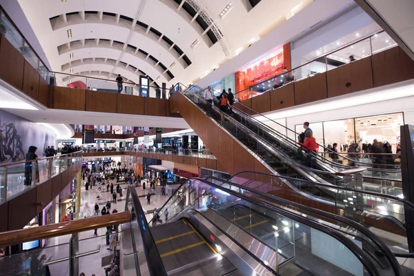 Centro comercial moderno — Fotografia de Stock