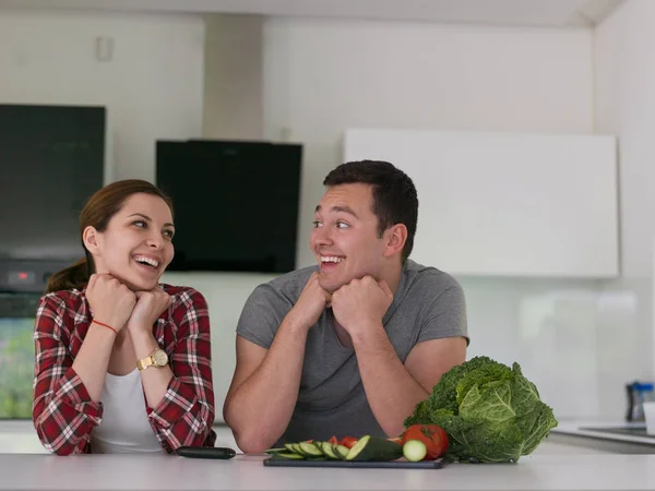 Young couple in the kitchen — Stock Photo, Image