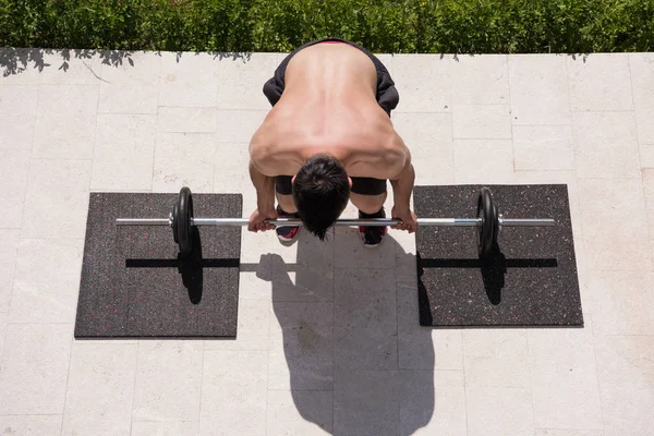 Homem fazendo exercícios matinais — Fotografia de Stock