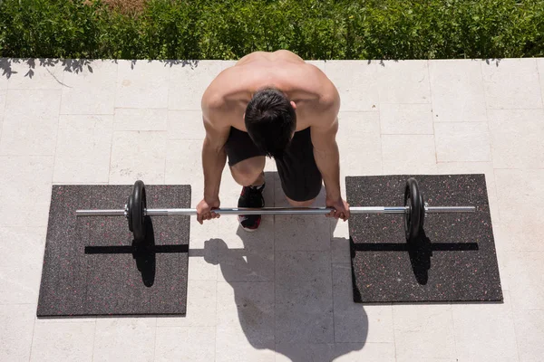 Homem fazendo exercícios matinais — Fotografia de Stock