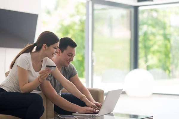 Happy young couple buying online — Stock Photo, Image