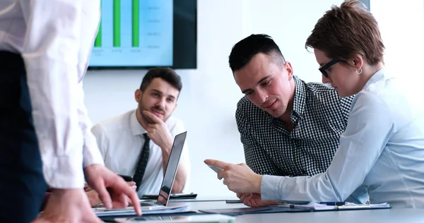 Geschäftspartner Treffen Sich Modernen Büro — Stockfoto