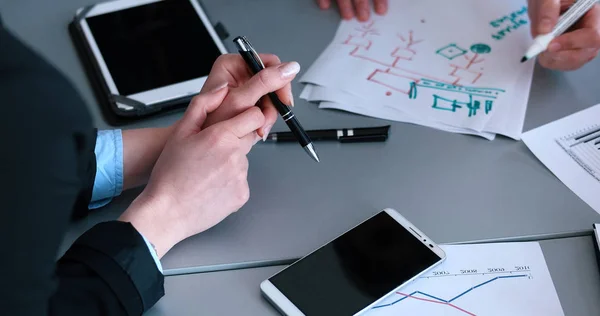 Geschäftsleute Treffen Sich Hellen Büro Und Schmieden Pläne Für Ihr — Stockfoto