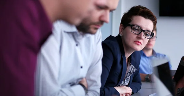 Gruppo Imprenditori Che Discutono Business Plan Ufficio — Foto Stock