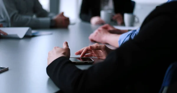 Grupo Empresarios Discutiendo Plan Negocios Oficina —  Fotos de Stock