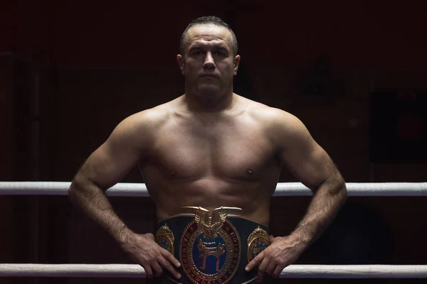 Kickboxer s jeho mistrovství pás — Stock fotografie