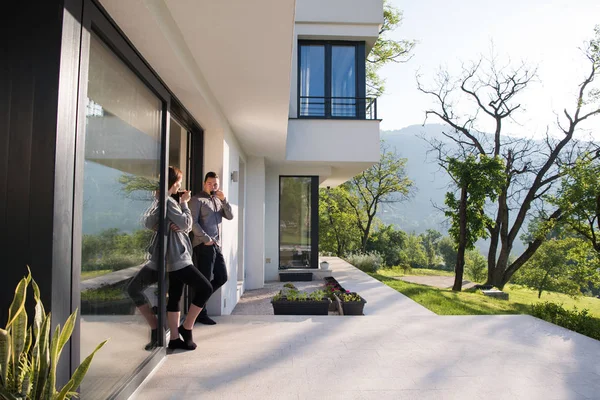 Couple enjoying on the door of their luxury home villa — Stock Photo, Image