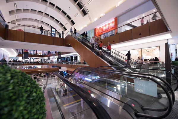 Modern shopping center — Stock Photo, Image