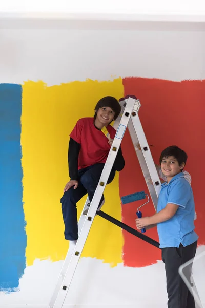Garçons mur peinture — Photo
