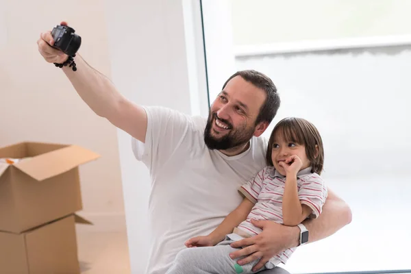 Selfie apa és fia — Stock Fotó