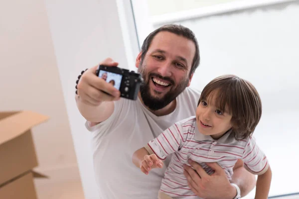 Selfie far och son — Stockfoto