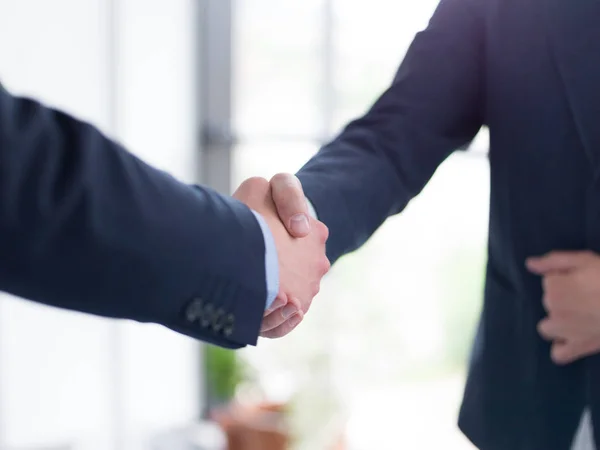 Abschluss im modernen Bürointerieur — Stockfoto