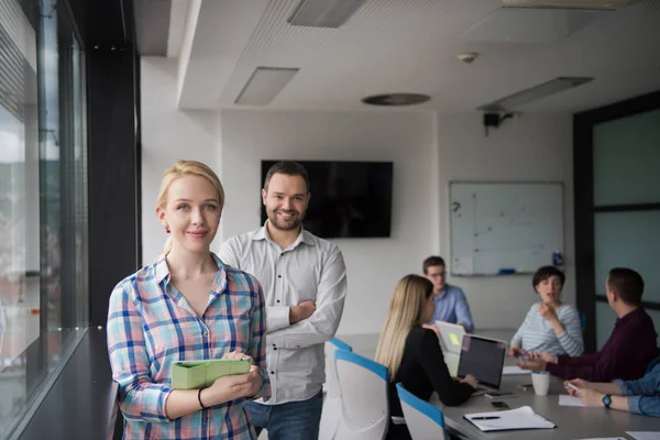 Dos Empresarios Que Preparan Para Próxima Reunión Discuten Ideas Por — Foto de Stock