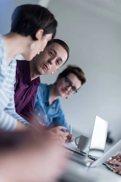 Business Team Bijeenkomst Modern Start Kantoor Branistorming Nieuwe Business Plan — Stockfoto