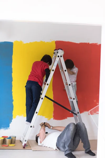 Boys painting wall — Stock Photo, Image