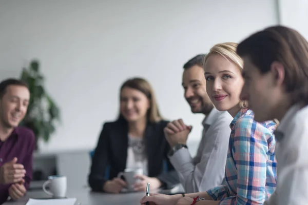 Reunión Del Equipo Negocios Oficina Moderna Puesta Marcha Branistorming Sobre — Foto de Stock