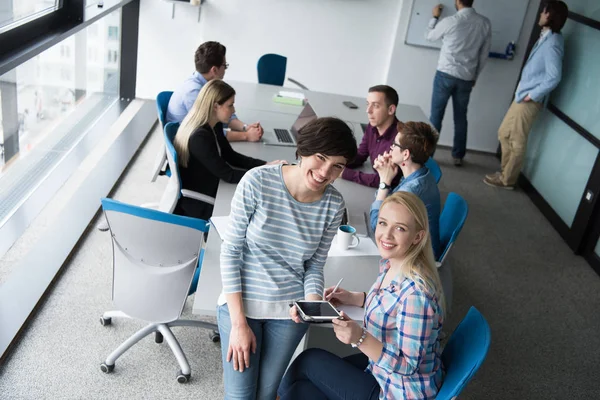 Business Women Using Digital Tablet Busy Office — Stock Photo, Image