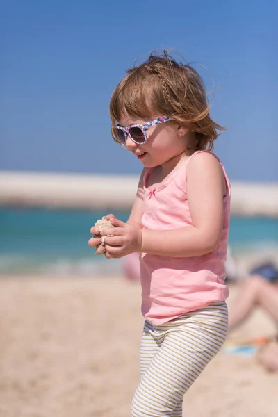 Little girl at beach — Stock Photo, Image