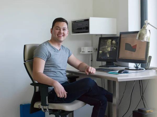 Portrait of security system operator — Stock Photo, Image