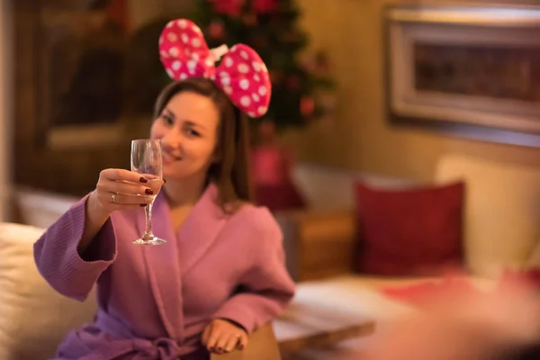 Spa'da şampanya içmek kadın — Stok fotoğraf