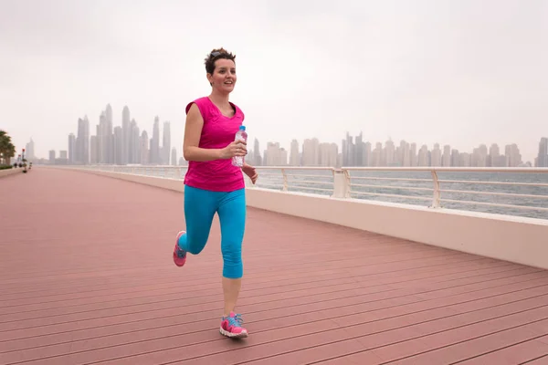 Woman running on the promenade — Stock Photo, Image