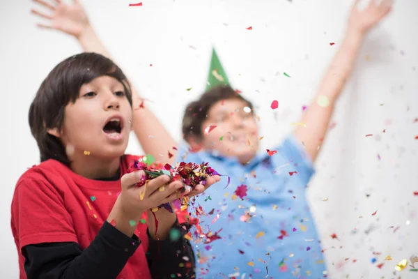 Niños soplando confeti —  Fotos de Stock