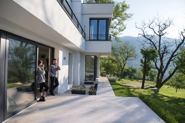 Couple enjoying on the door of their luxury home villa — Stock Photo, Image