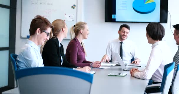 Equipo de negocios en una reunión — Vídeos de Stock