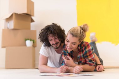 Mutlu genç çift resim sonra rahatlatıcı