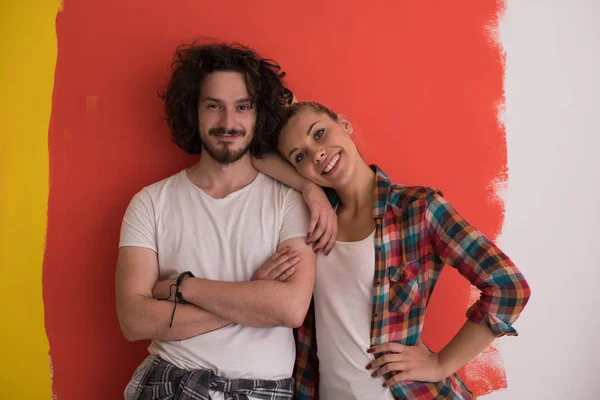 Pareja enamorada sobre fondo de color —  Fotos de Stock